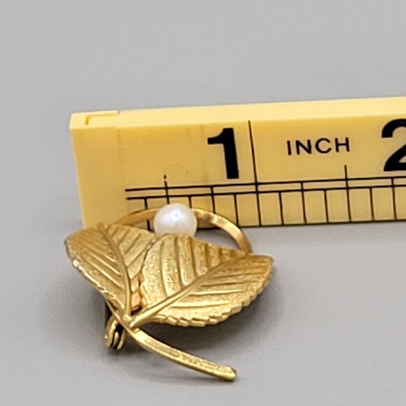 Leaf and Imitation Pearl Brooch Pin Brushed Gold Tone Textured German Made Vtg - Picture 8 of 8